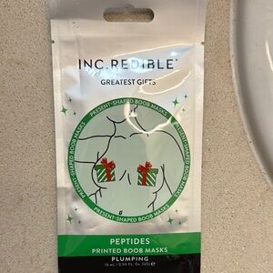 Revitalizing Green and Black Skincare Mask